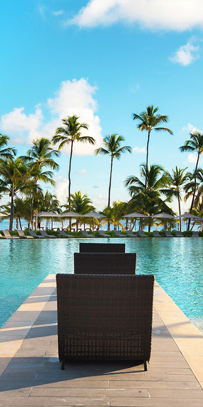  Iconic image of the swimming pool with sea view of the Lopesan Costa Bávaro, Resort & Spa hotel in Punta Cana 